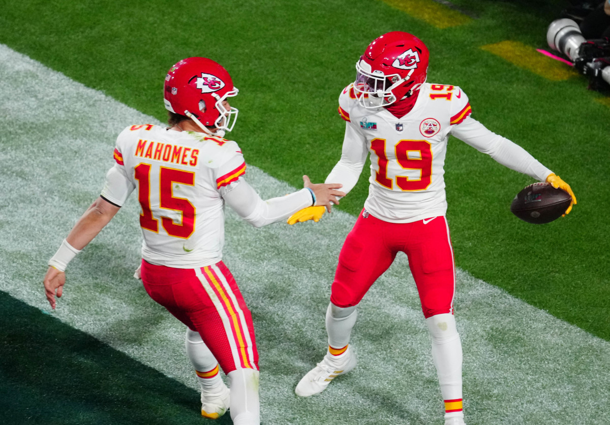 Super Bowl LVII: Chiefs claw back to beat Eagles