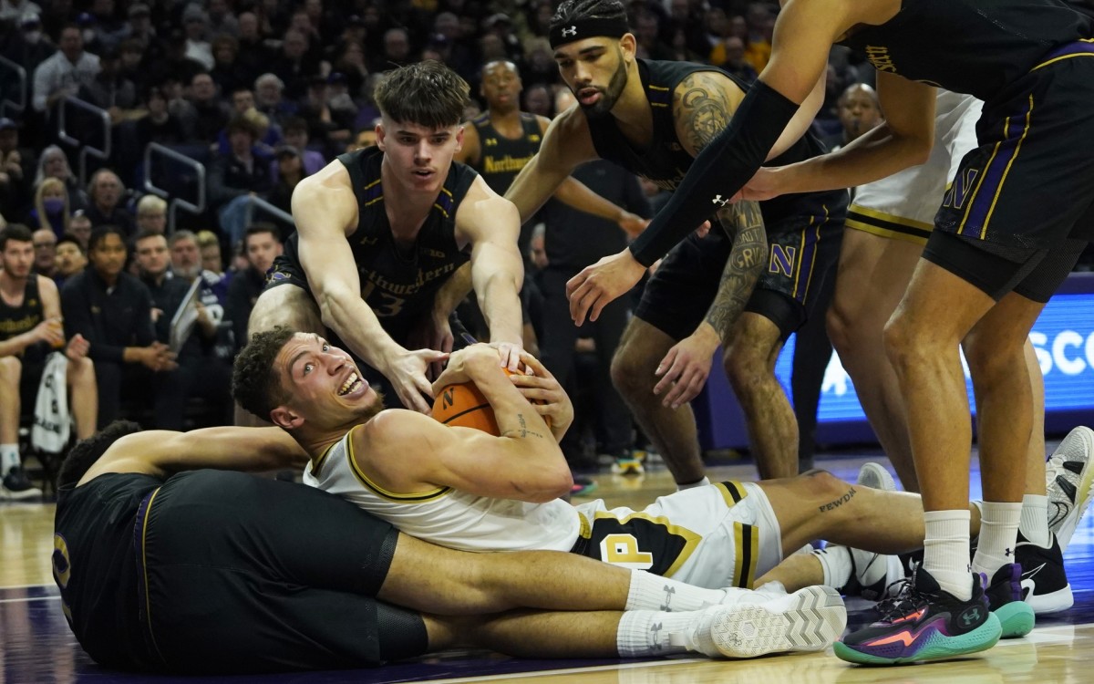 mason gillis jump ball at northwestern