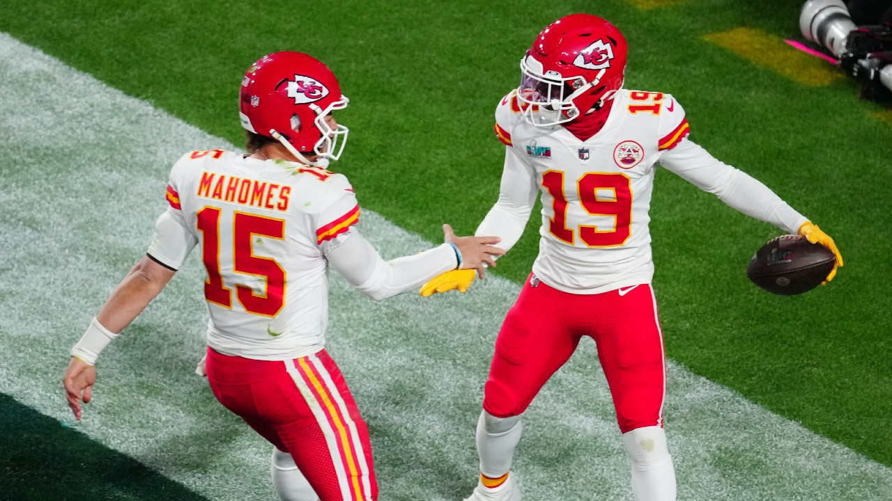 If DE Carlos Dunlap Is His Normal Self, the KC Chiefs Are in a Good Spot -  Sports Illustrated Kansas City Chiefs News, Analysis and More