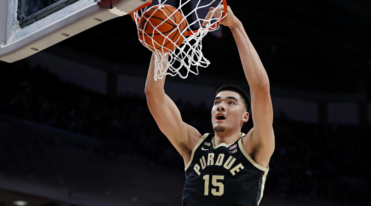 Purdue’s Zach Edey dunks the ball