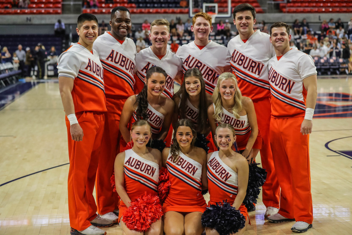 Auburn cheerleaders