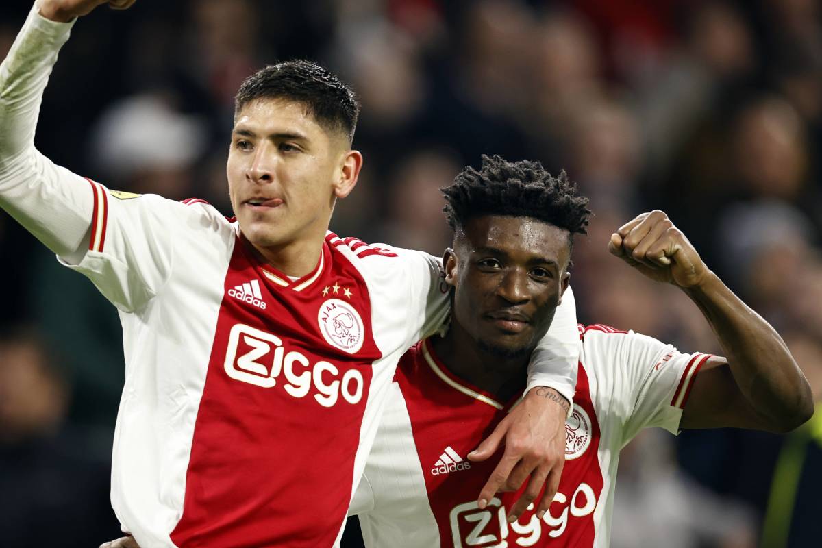 Edson Alvarez y Mohammed Kudus festejan en uniforme del Ajax