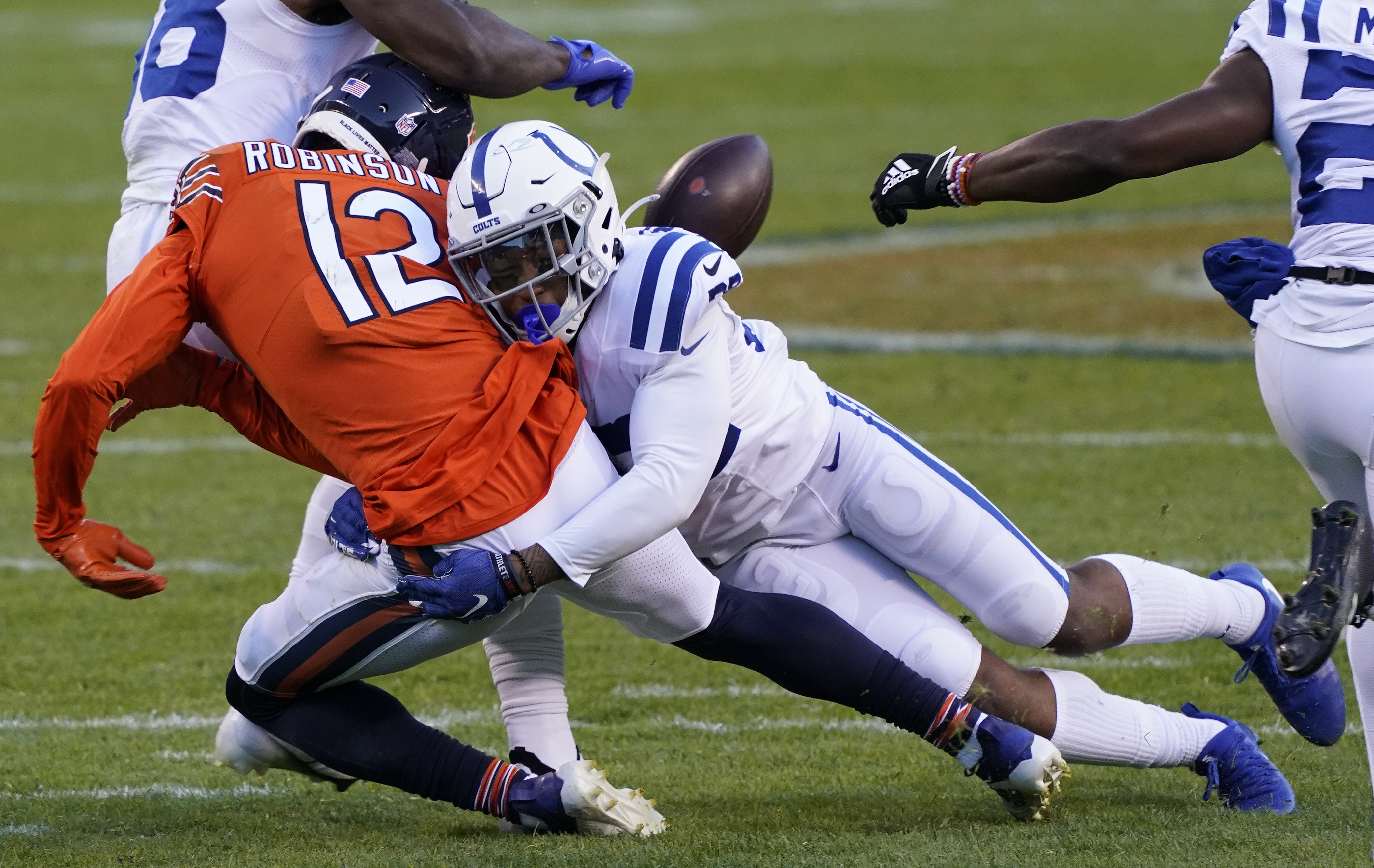 Chicago Bears among teams linked to Colts LB Bobby Okereke - On