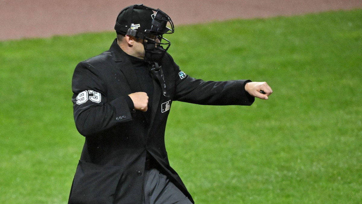 MLB hires first fulltime umpire from Puerto Rico