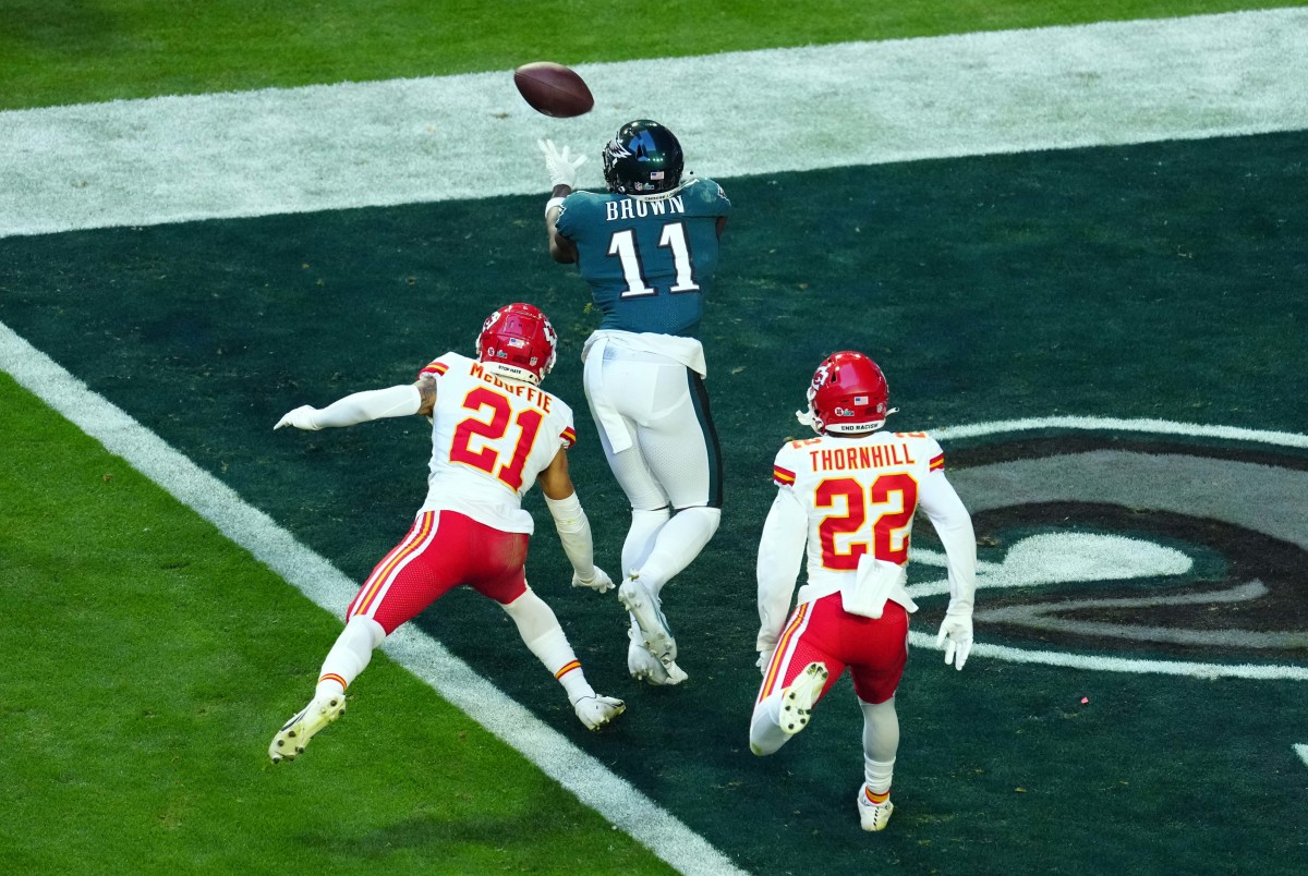 Philadelphia Eagles wide receiver A.J. Brown (11) catches a touchdown pass against Kansas City Chiefs cornerback Trent McDuffie (21) and safety Juan Thornhill (22) during the first half in Super Bowl LVII at State Farm Stadium in Glendale on Feb. 12, 2023. Nfl Super Bowl Lvii Kansas City Chiefs Vs Philadelphia Eagles