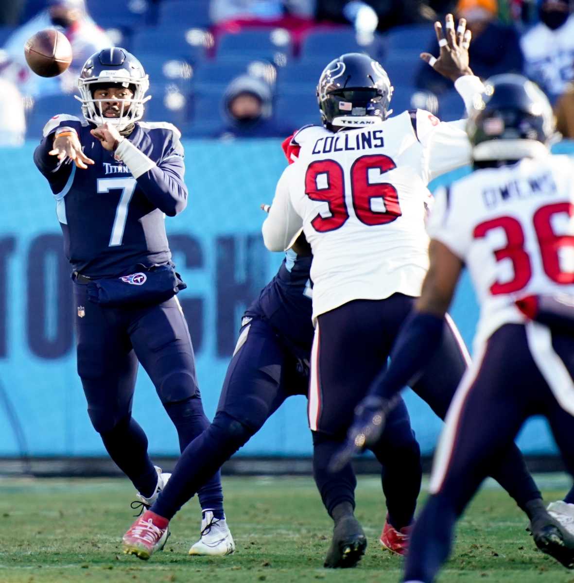 Tennessee Titans quarterback Malik Willis (7) passes the ball during the second quarter at Nissan Stadium in Nashville, Tenn., Saturday, Dec. 24, 2022. Titans Texans 073