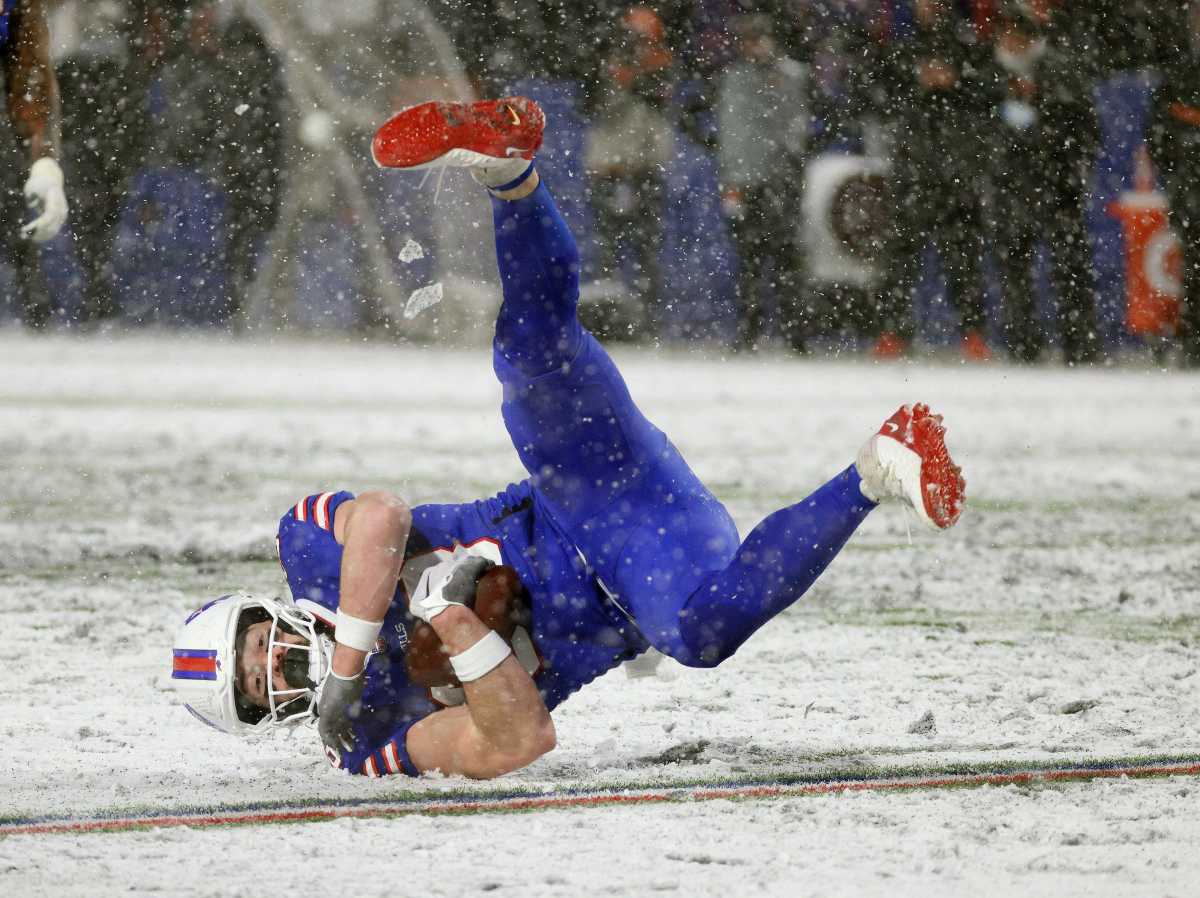 Bills tight end Dawson Knox had 5 catches for 65 yards against the Bengals.