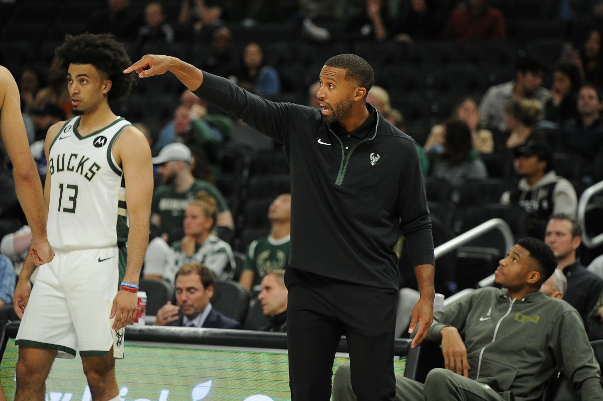 Milwaukee Bucks associate head coach Charles Lee gives direction