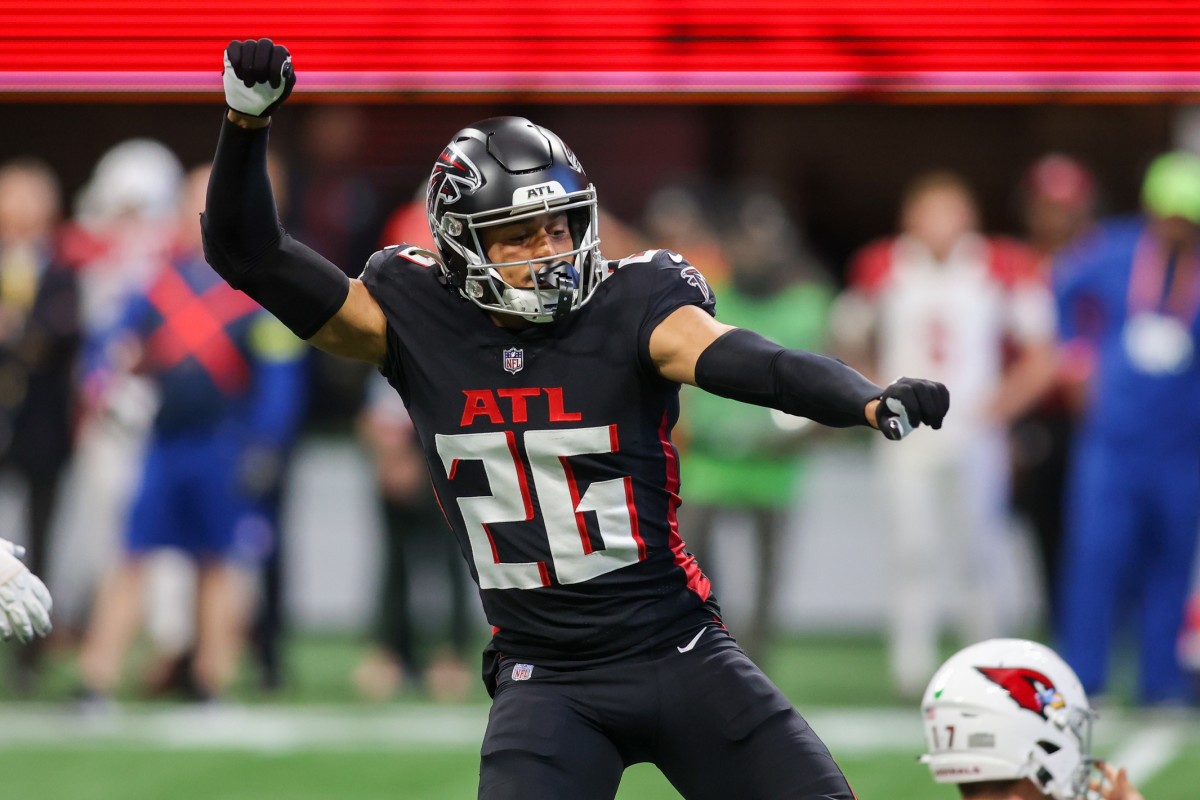 Potential target for the Las Vegas Raiders Isaiah Oliver Sports