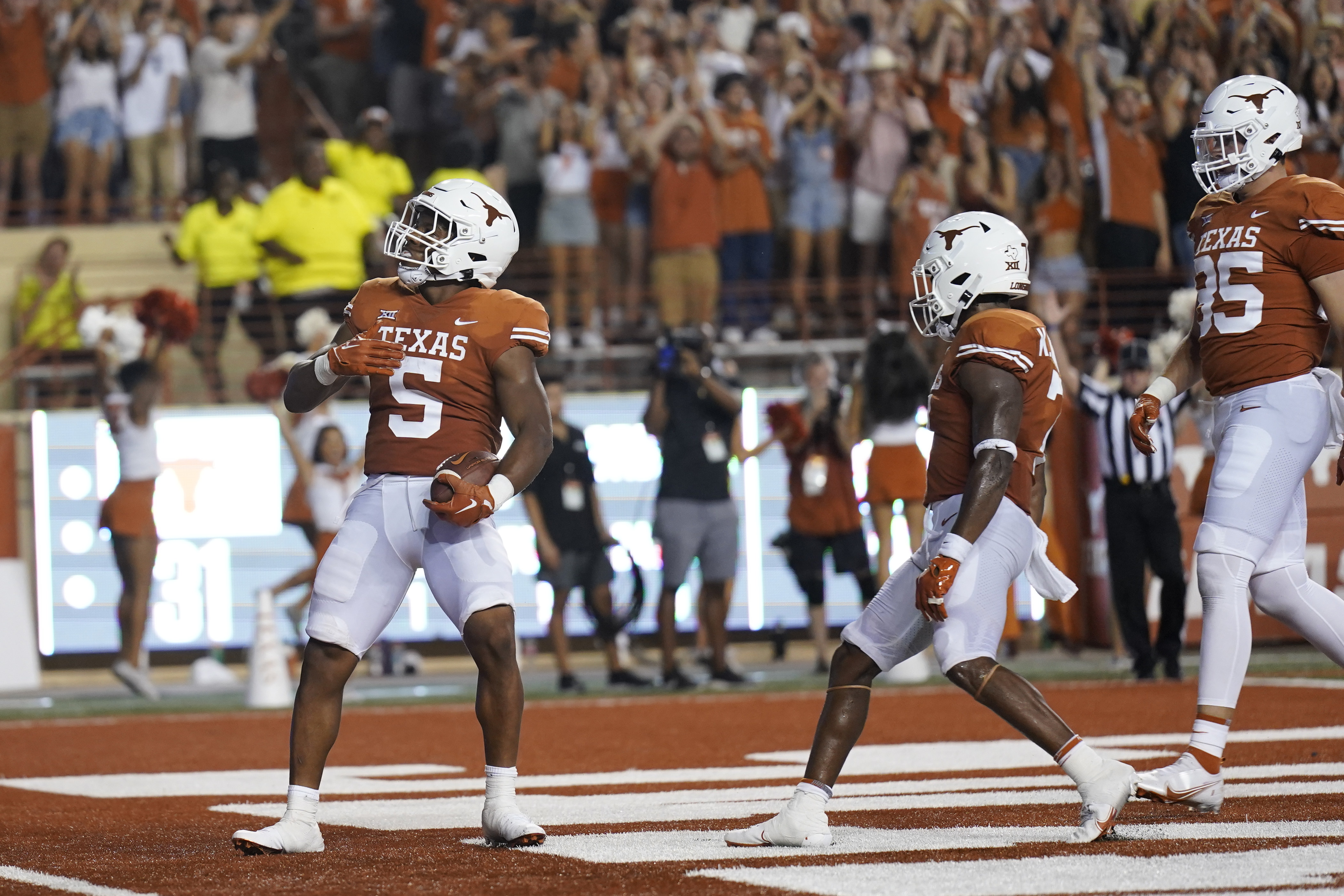 Tampa Bay Buccaneers Pick Texas Longhorns RB Bijan Robinson In NFL.com ...