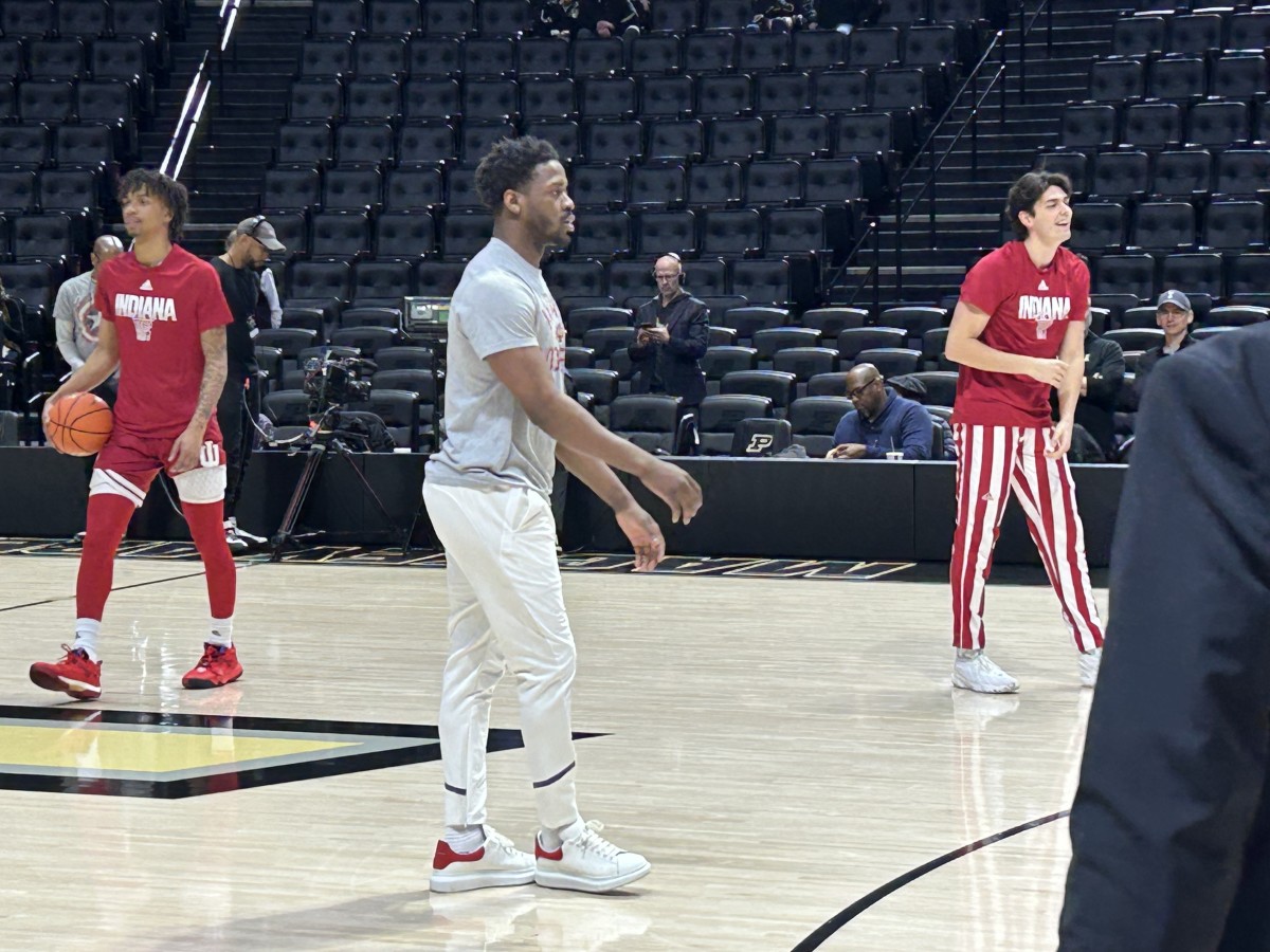 Xavier Johnson in pregame warmups.