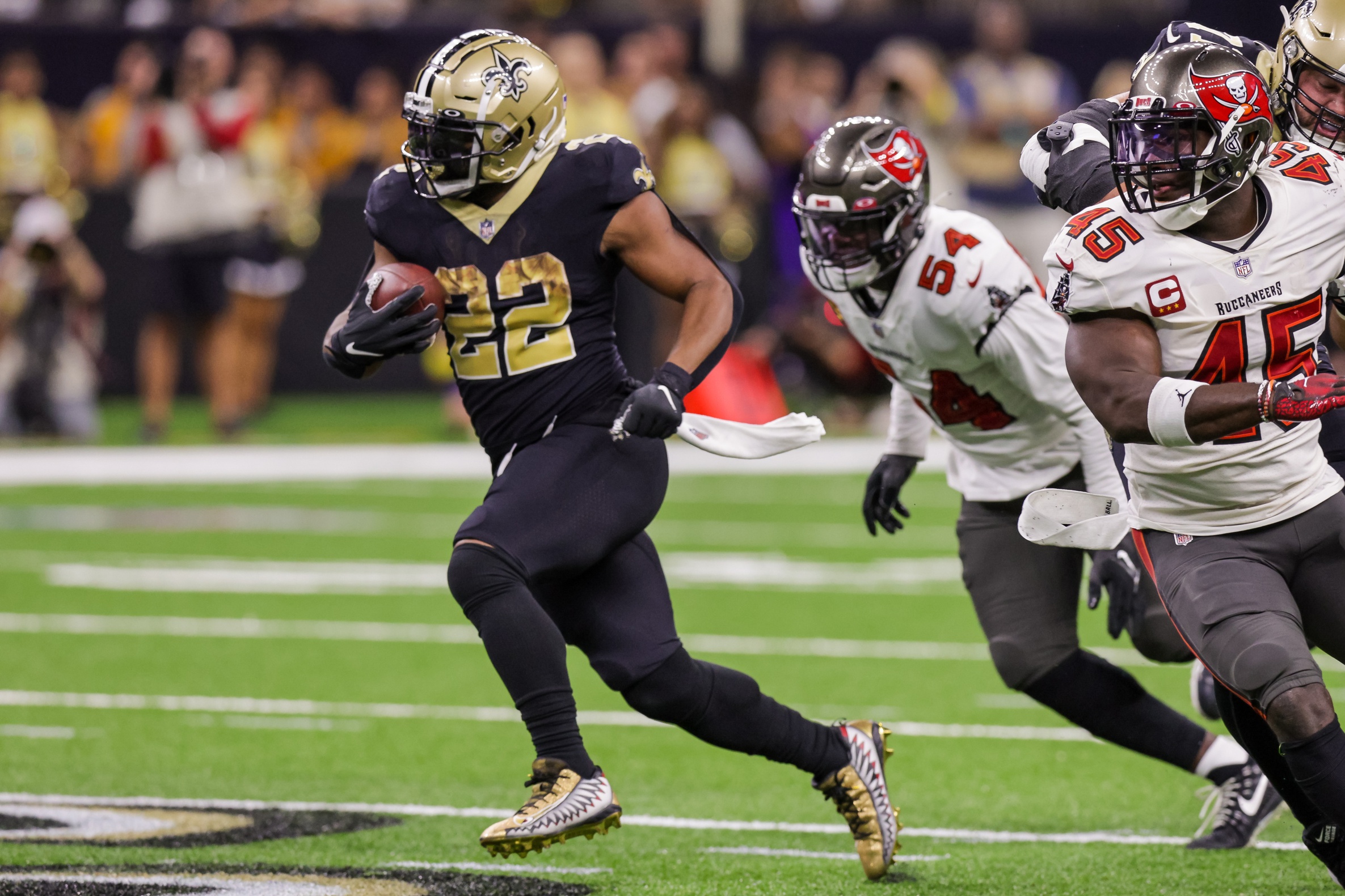 New Orleans Saints running back Mark Ingram (22) is tackled by