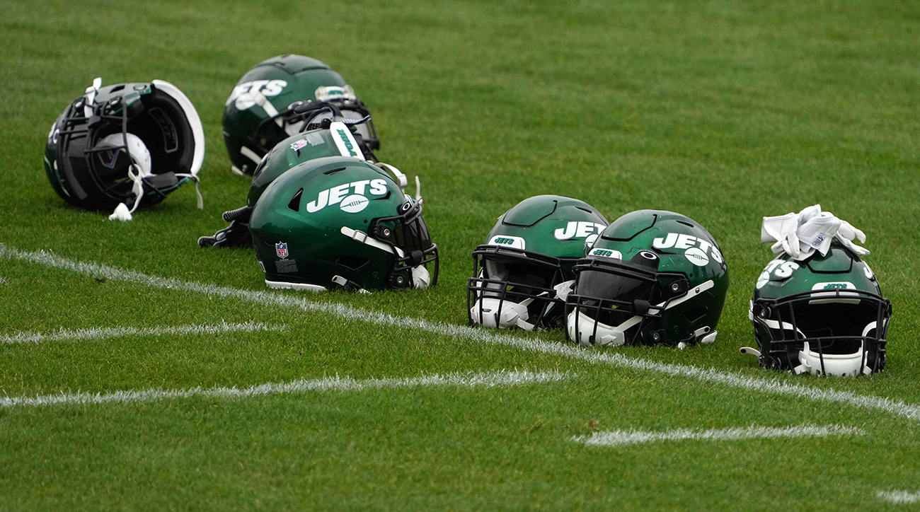 Sources Jets Exploring Several Quarterback Options This Offseason