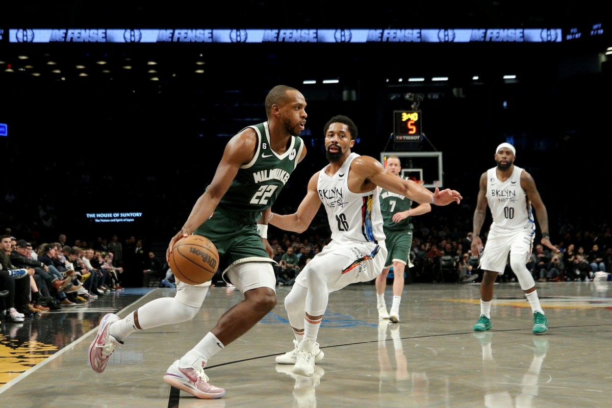 Milwaukee Bucks forward Khris Middleton (22) drives to the basket against Brooklyn Nets guard Spencer Dinwiddie (26)