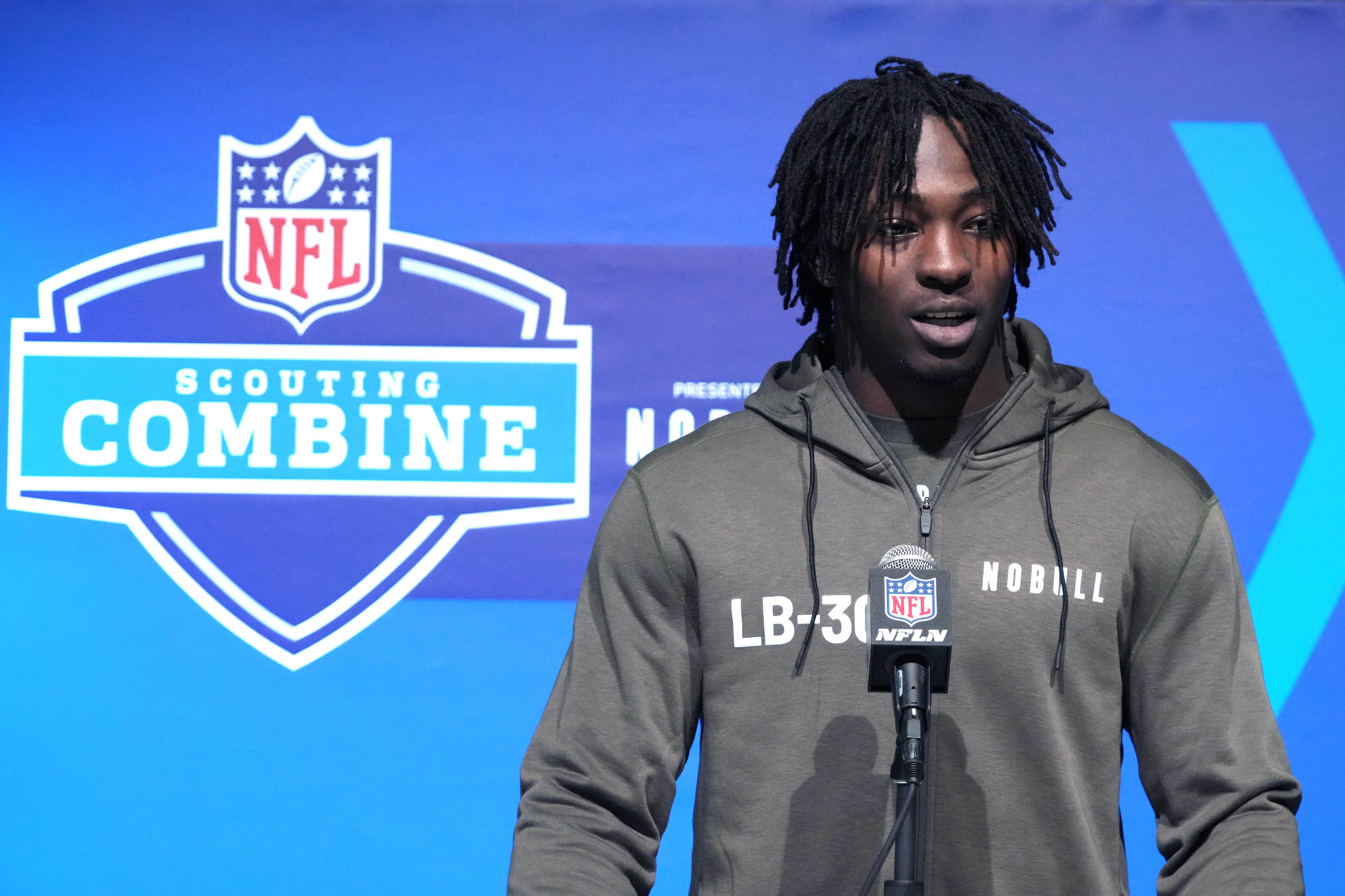 Georgia Tech defensive back Juanyeh Thomas runs the 40-yard dash at the NFL  football scouting combine, Sunday, March 6, 2022, in Indianapolis. (AP  Photo/Charlie Neibergall Stock Photo - Alamy