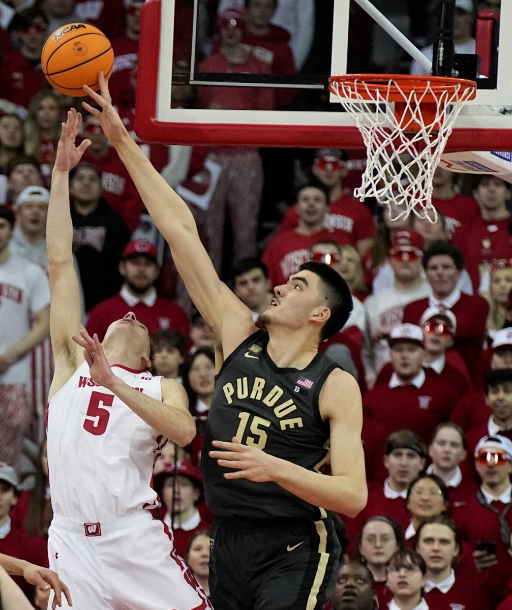 Purdue at Wisconsin Zach Edey block