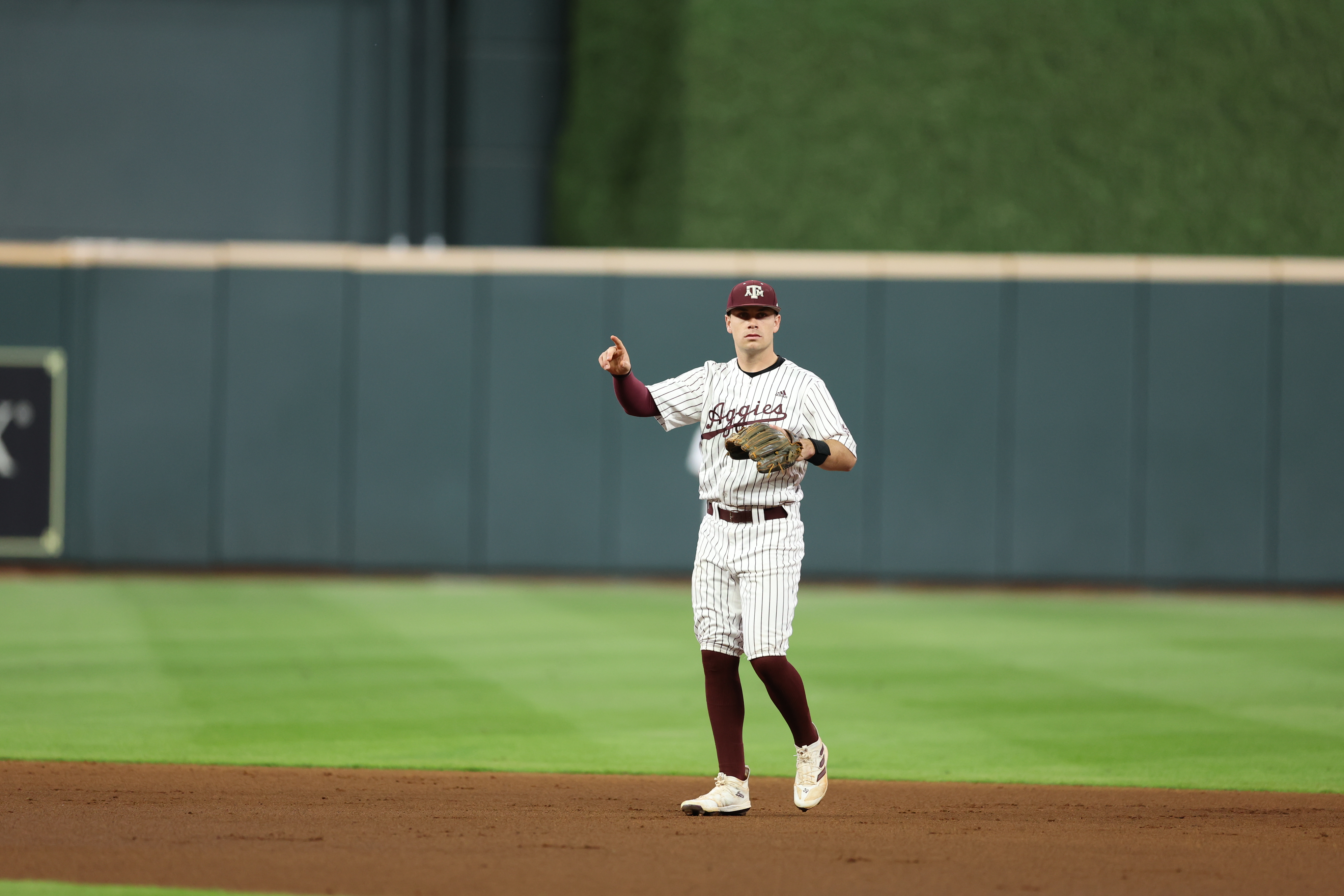 Louisville Cardinals - What a night for University of Louisville Baseball!!!  They get the 14-5 win over #15 Texas A&M in the #ShrinersCollegeClassic.  #GoCards