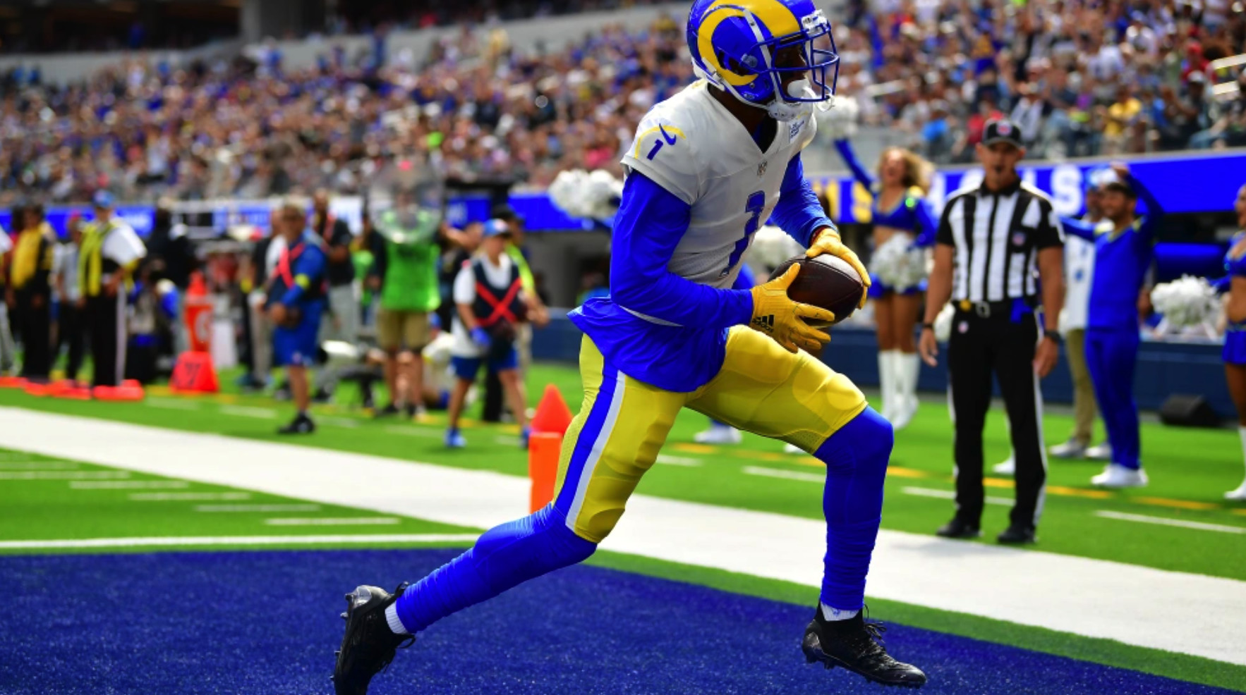 Los Angeles Rams Receiver Allen Robinson Excited to Join Team 'That Knows  What it Takes' - Sports Illustrated LA Rams News, Analysis and More