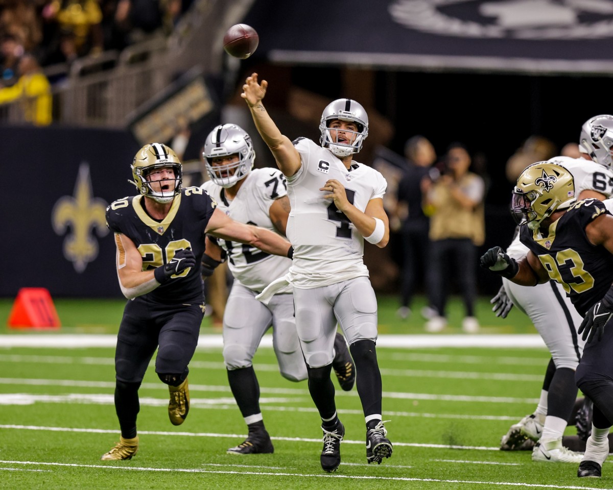 Derek Carr signs with New Orleans Saints according to NFL, family