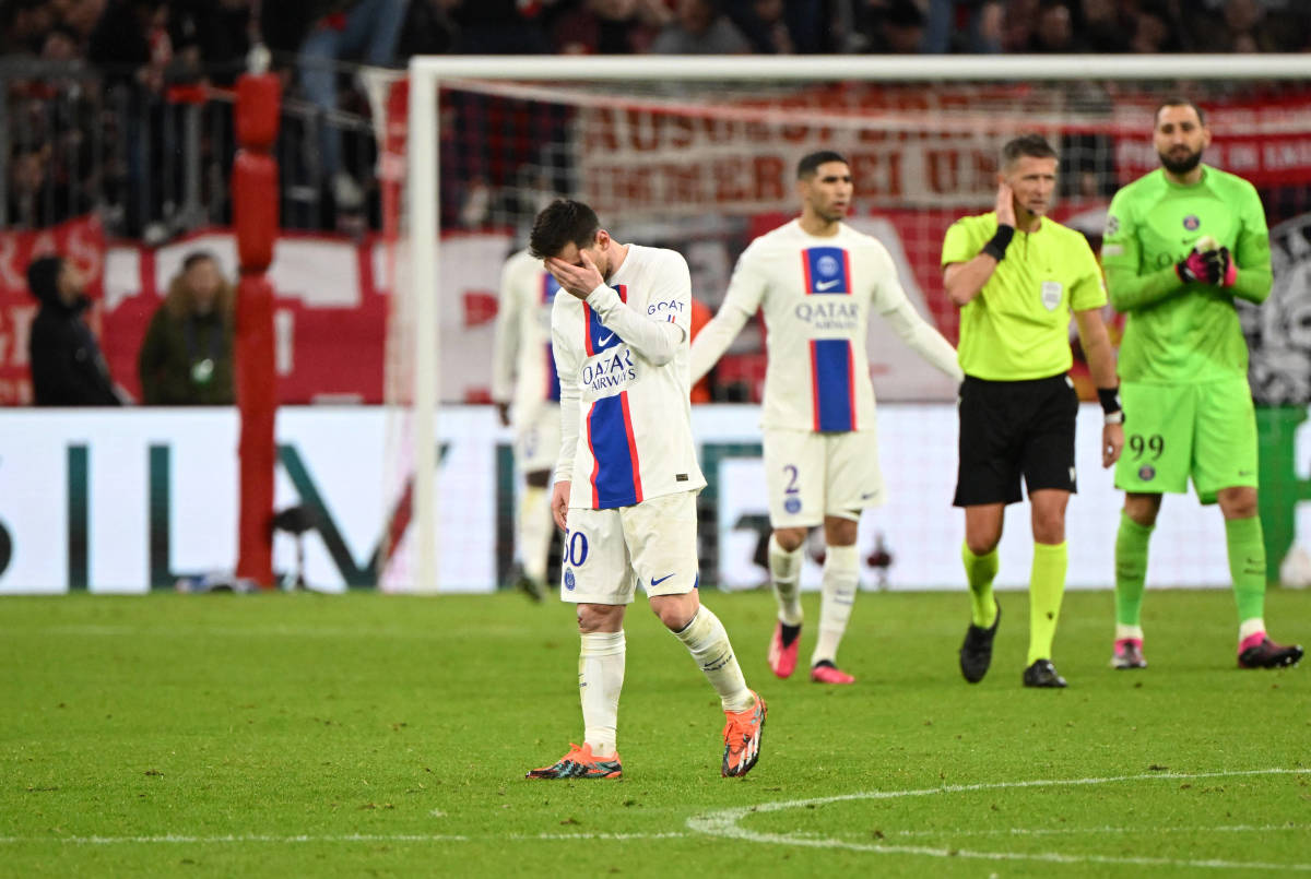 Lionel Messi lamenta la derrota del PSG ante el Bayern Munich en Champions League