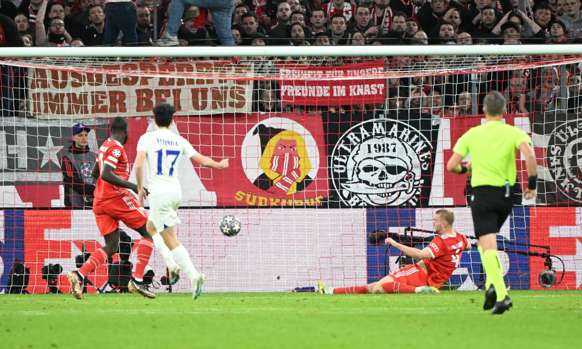Matthijs de Ligt saves Yann Sommer in Bayern Munich vs PSG - Futbol on ...