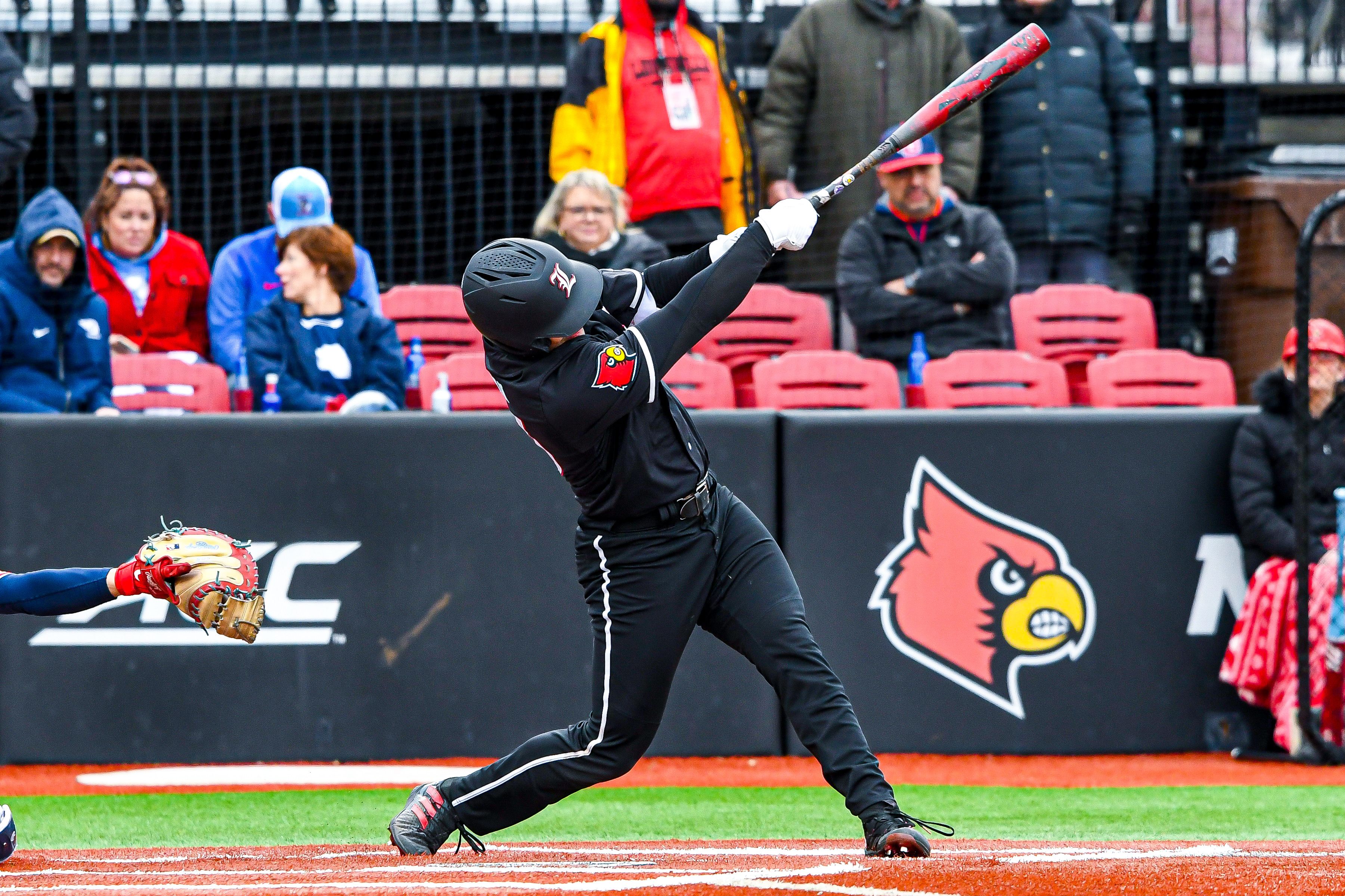 Louisville snaps losing streak, blanks No. 15 Kentucky in