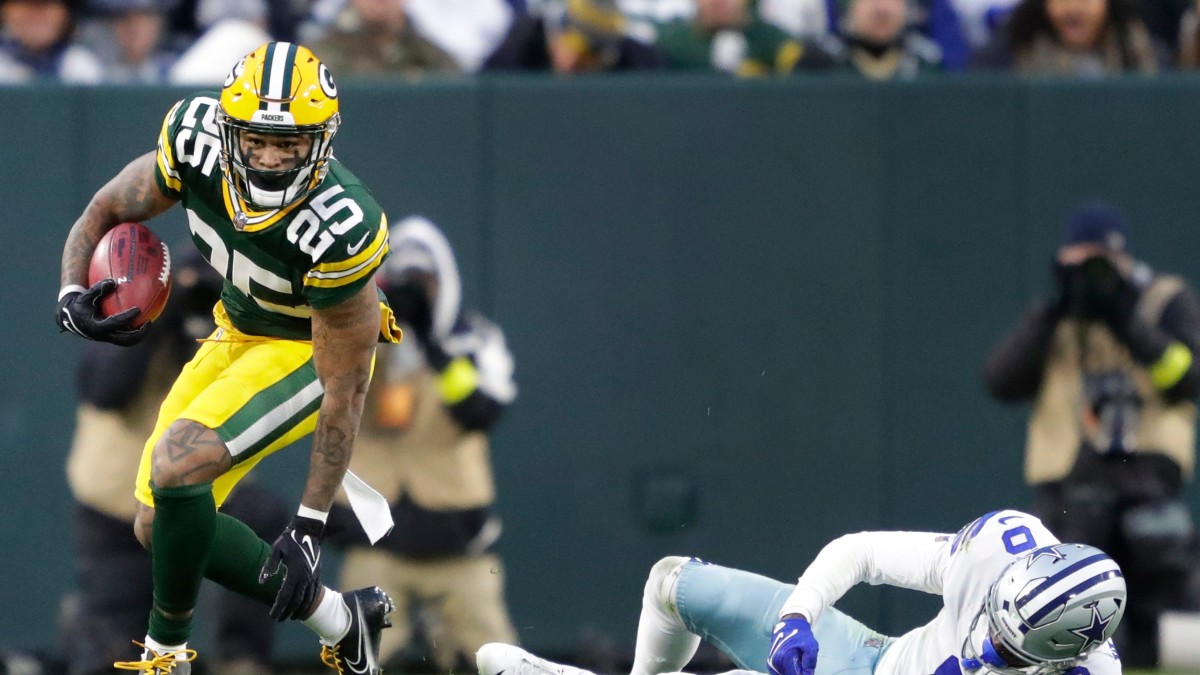 Green Bay Packers defensive back Keisean Nixon zooms past special