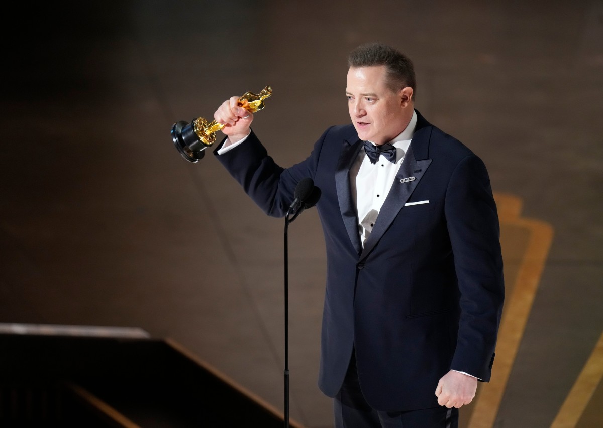 Brendan Fraser recibiendo el Oscar