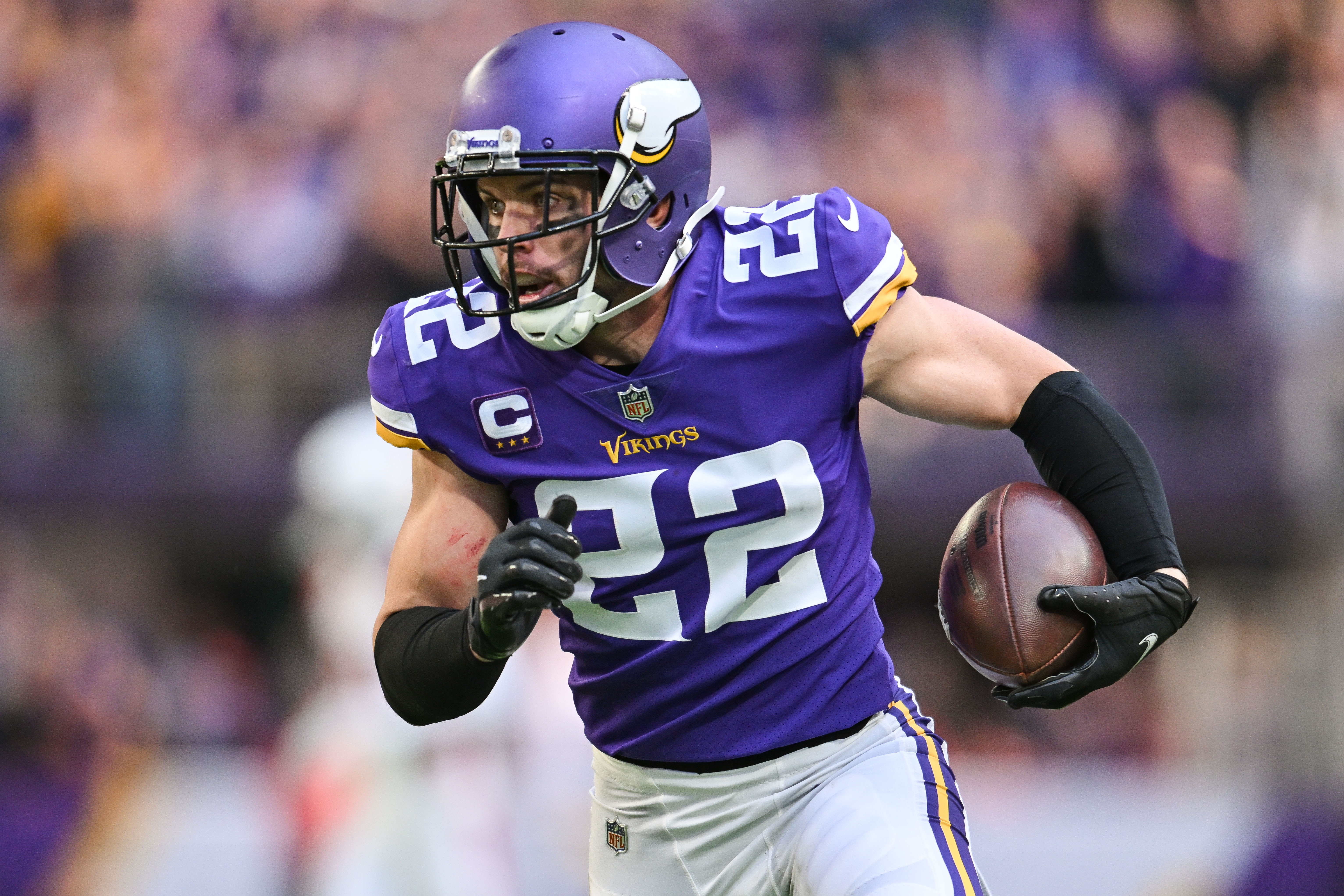 Minnesota Vikings safety Harrison Smith (22) lines up against the