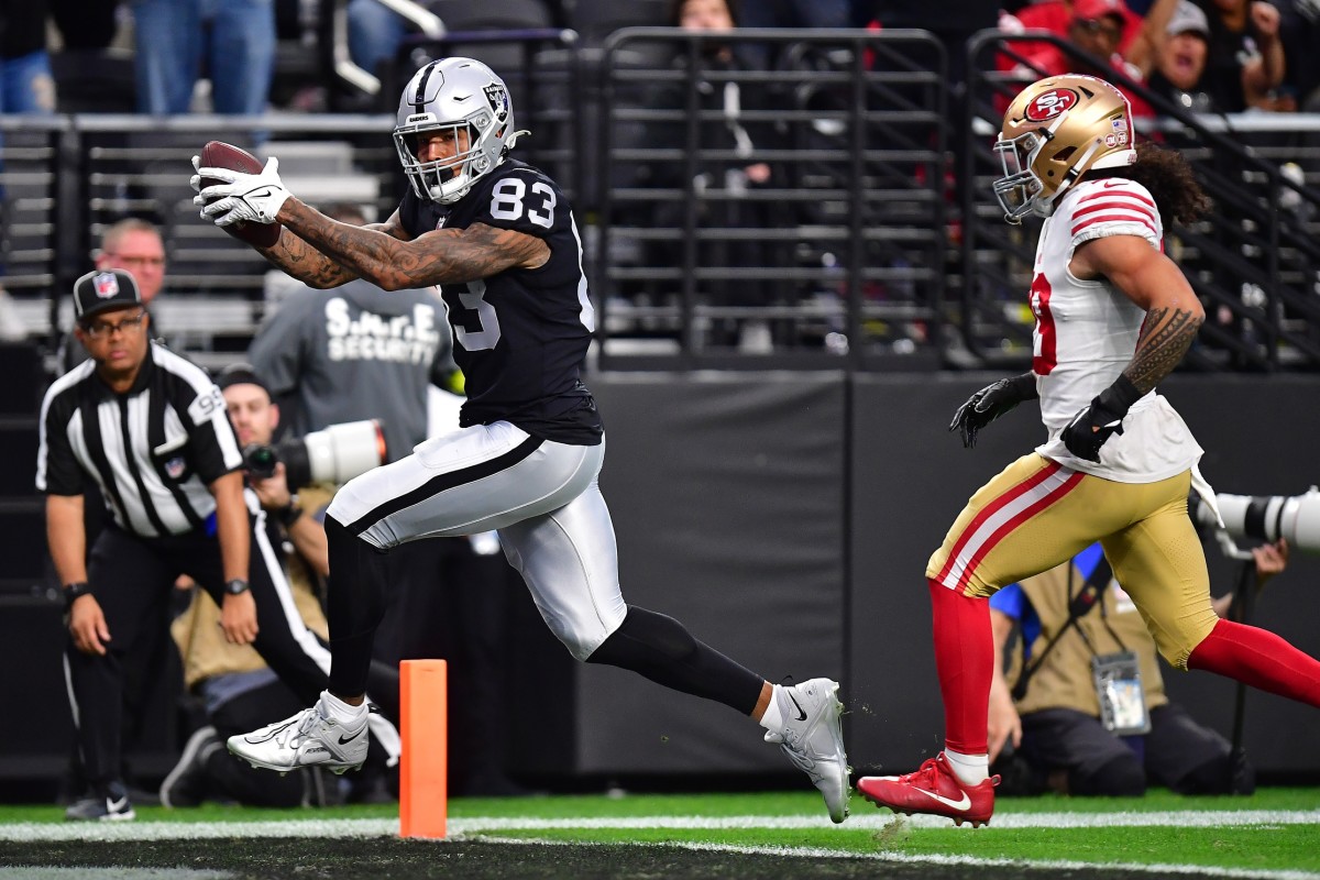 Raiders tight end Darren Waller (83) is tackled by Kansas City