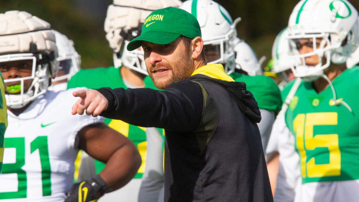 Oregon co-defensive coordinator Matt Powledge.