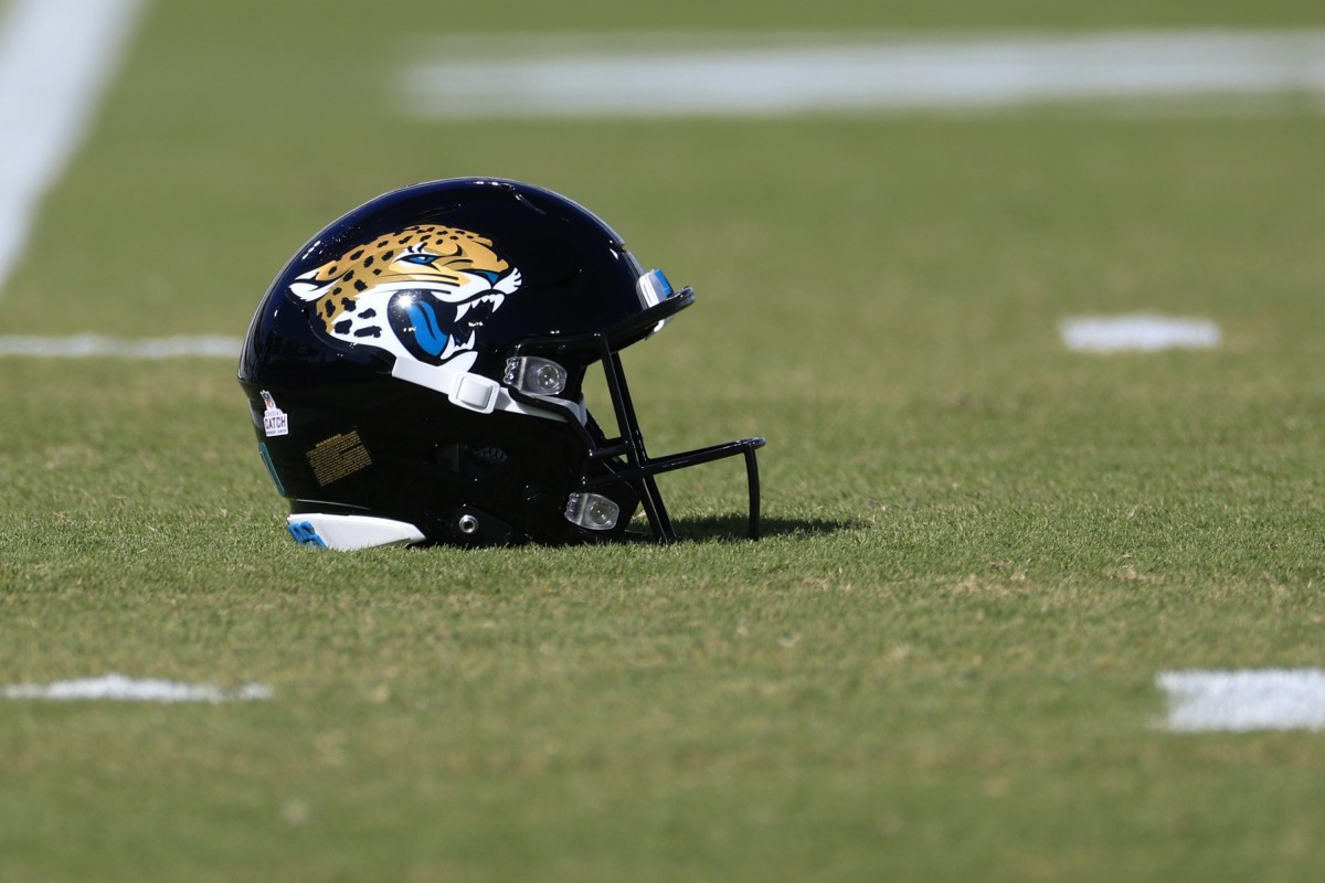 Jaguars bring back 4 exclusive-rights free agents