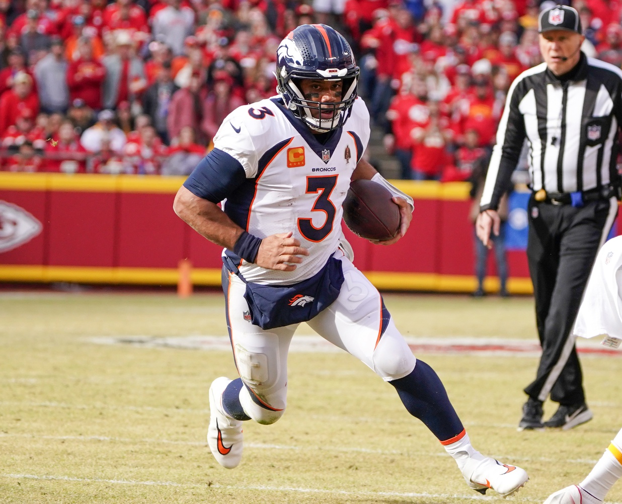 Broncos QB Russell Wilson underwent right knee surgery, expected to be fine  for OTAs