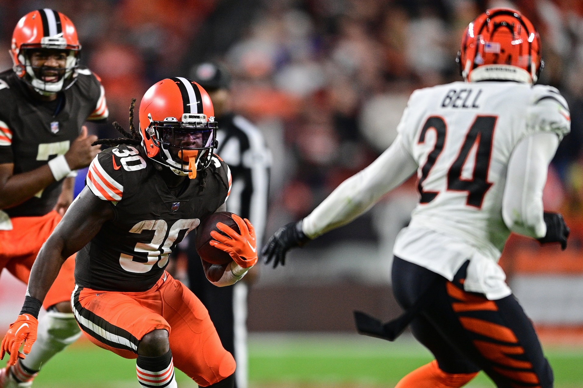 Browns lose RB D'Ernest Johnson to Jaguars as he signs one-year deal