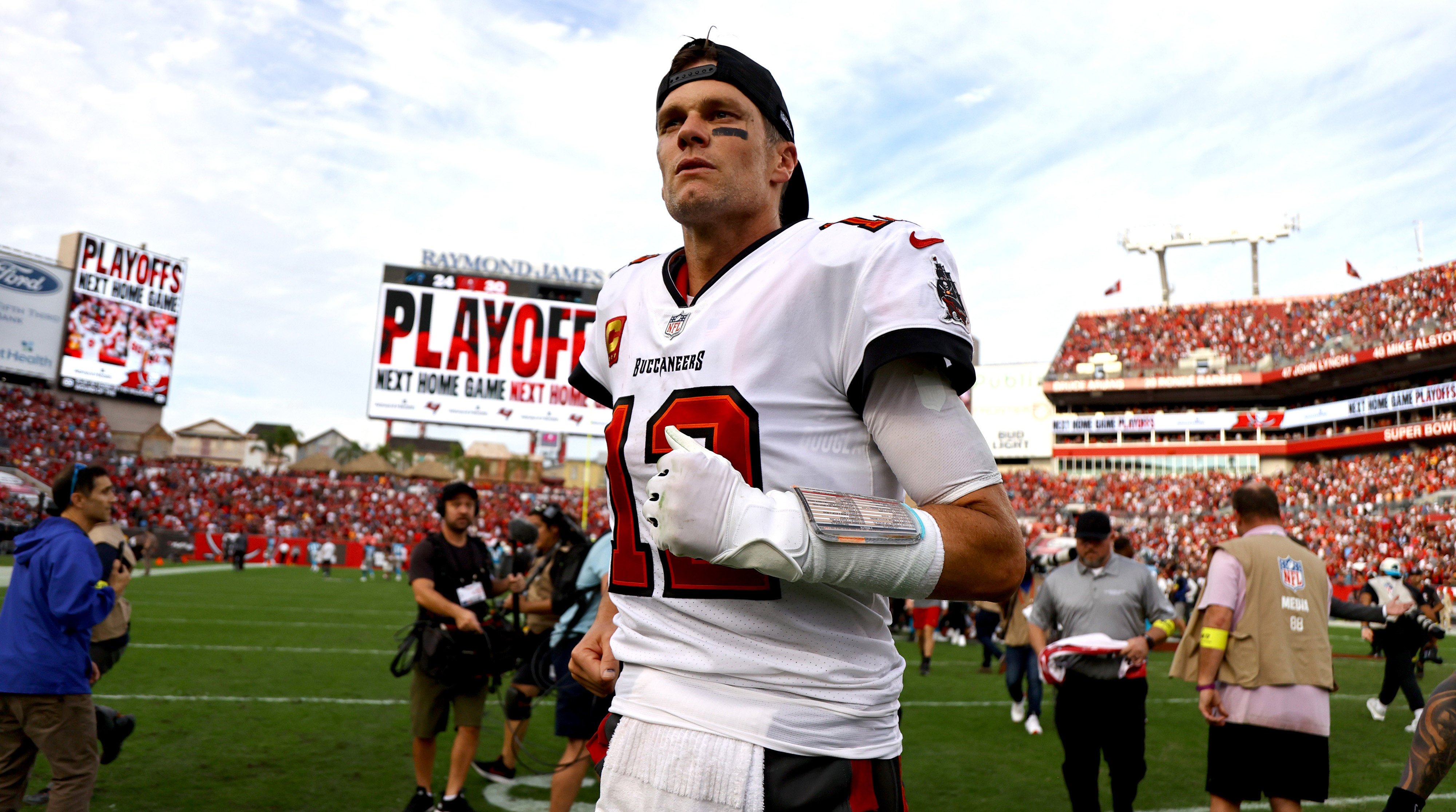 Tom Brady reaffirms his commitment to the Tampa Bay Buccaneers