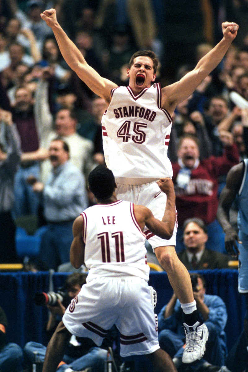 Mark Madsen celebrates a dunk