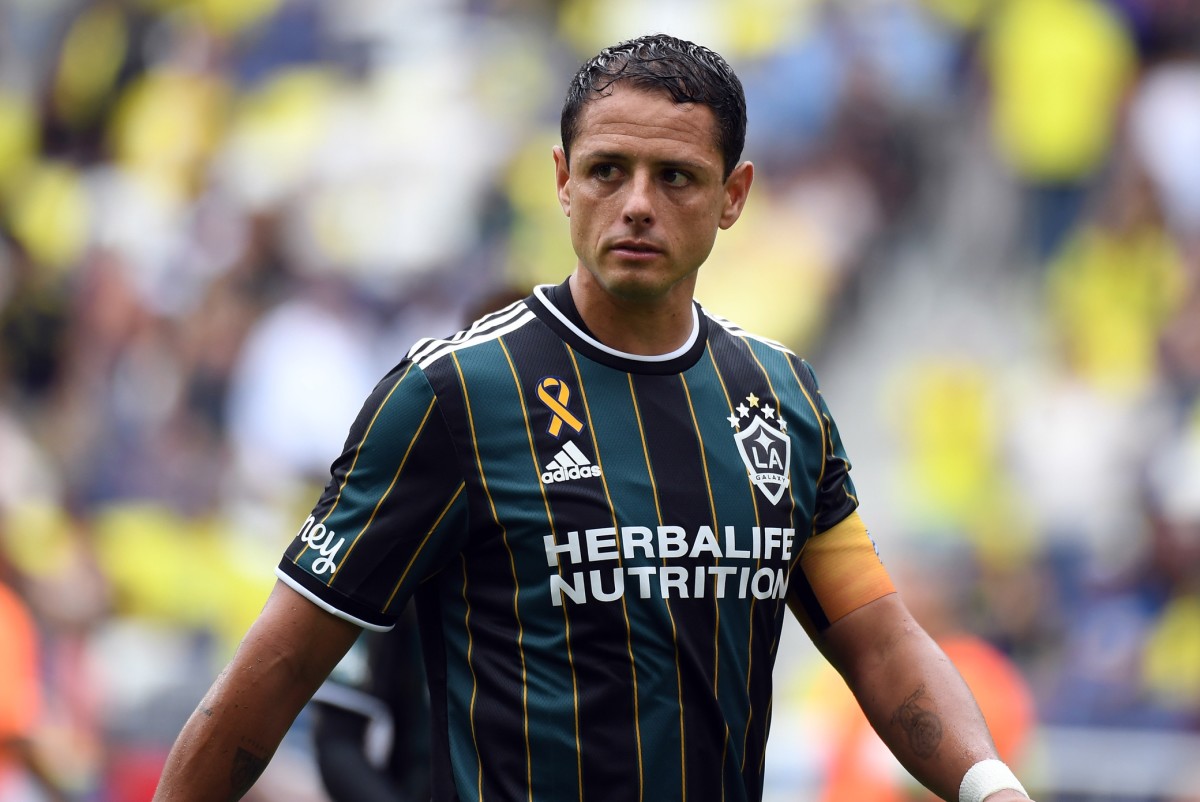 Chicharito en uniforme de LA Galaxy