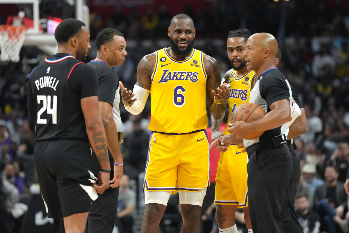Lakers, LeBron James Lead NBA In Jersey & Merchandise Sales