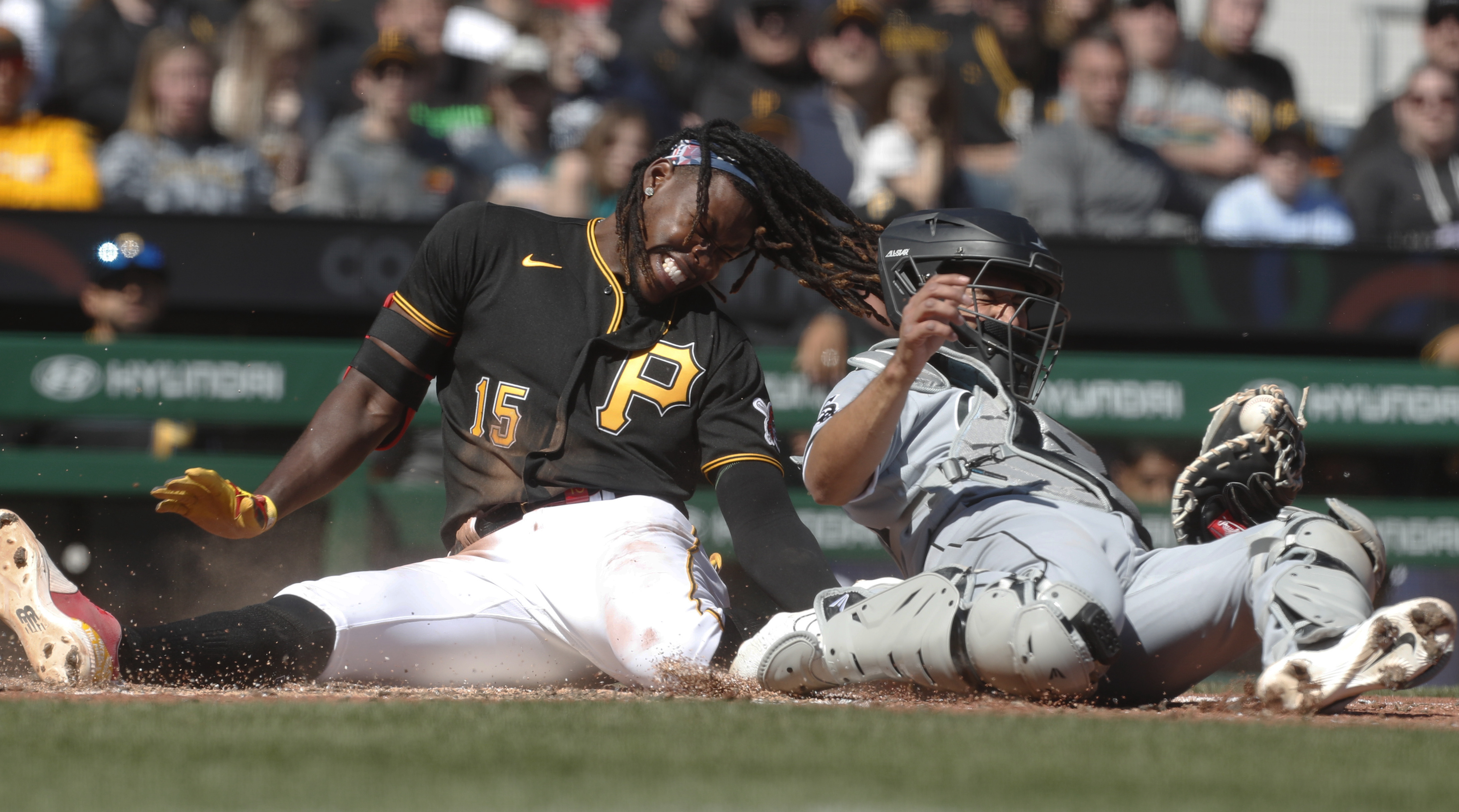 Pirates SS Oneil Cruz suffers fractured ankle in home-plate collision