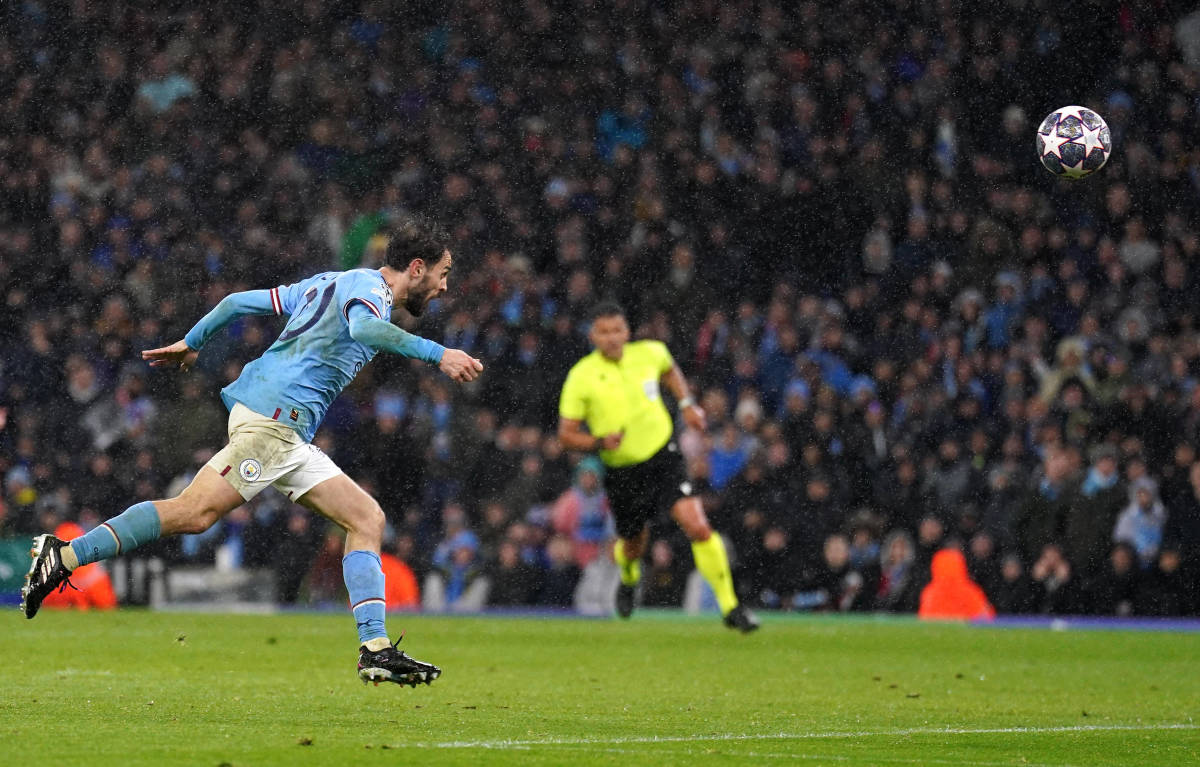 Bernardo Silva de Manchester City convirtió gol de cabeza ante el Bayern Munich en Champions League