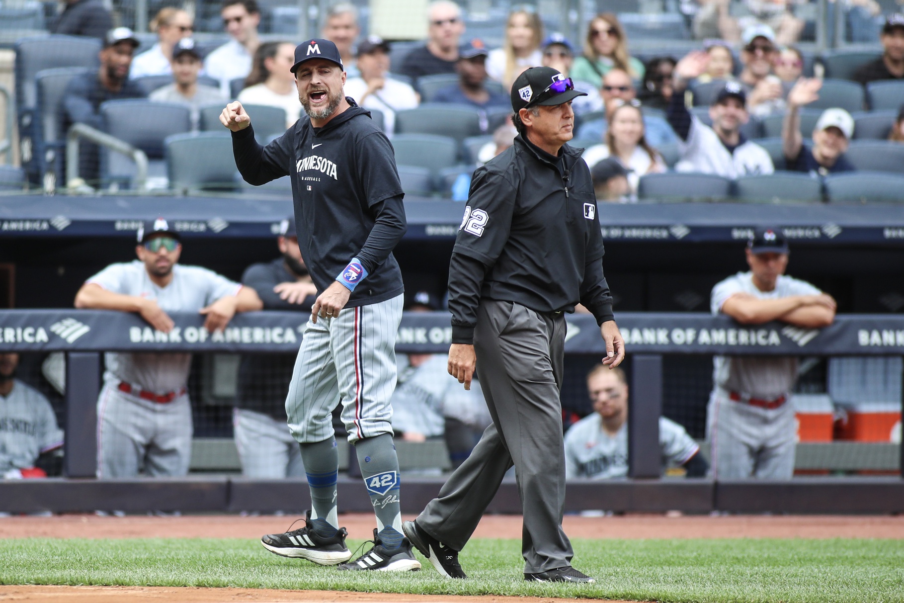 Twins' Rocco Baldelli rips replay umpires for 'completely
