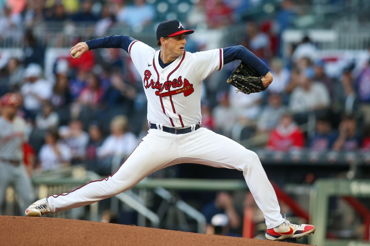 Braves finish sweep of Royals with close win