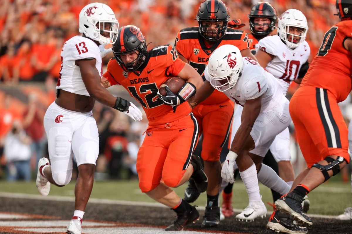 Oregon State inside linebacker Jack Colletto (12) bowls in for the touchdown during the first quarter against Washington State at Reser Stadium at Oregon State University in Corvallis, Ore. on Saturday, Oct. 15, 2022. PRINT Ncaa Football Washington State At Oregon State 1052