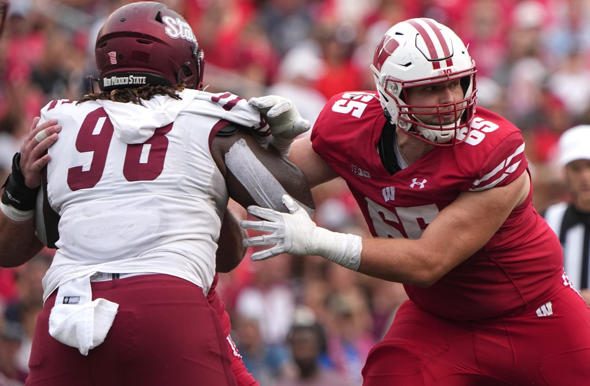 Wisconsin offensive lineman Tyler Beach (65) blocks New Mexico State defensive lineman Izaiah Reed (98) during the second quarter of their game Saturday, September 17, 2022 at Camp Randall Stadium in Madison, Wis.MARK HOFFMAN/MILWAUKEE JOURNAL SENTINEL Mjs Uwgrid17 11 Jpg Uwgrid17