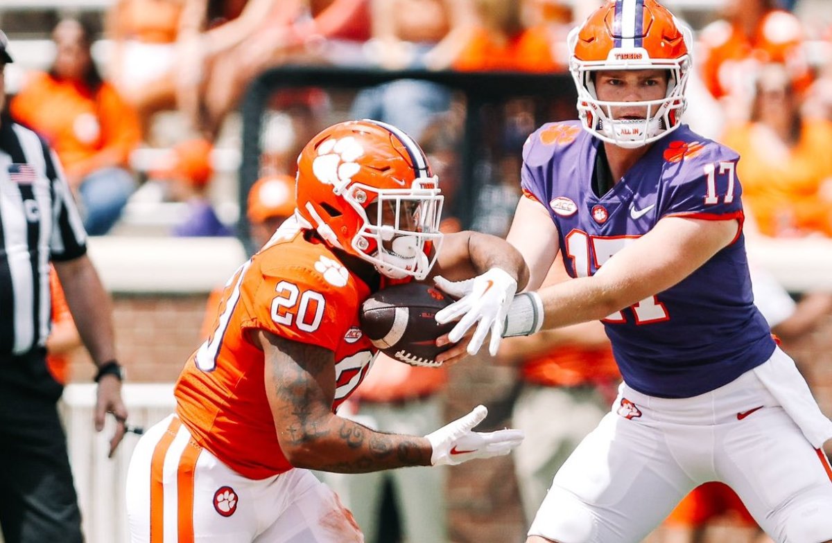 Domonique Thomas (20) led Clemson with 63 yards on the ground. (Clemson Athletics)