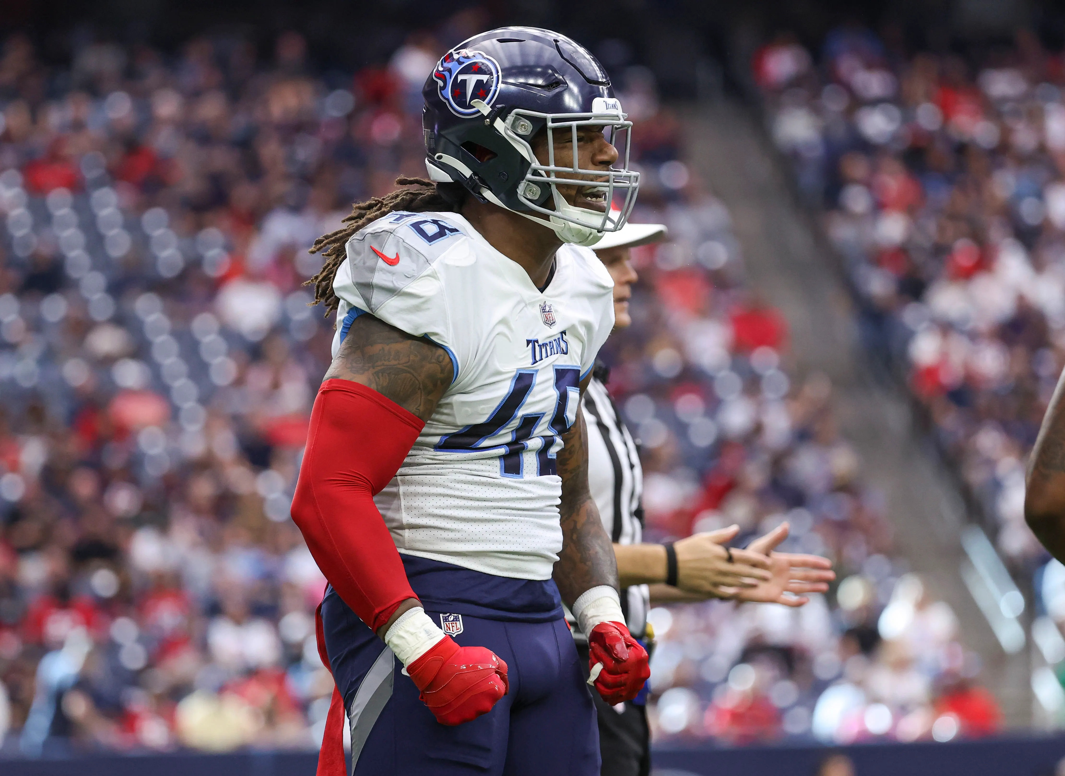 Atlanta Falcons linebacker Bud Dupree (48) works during the first