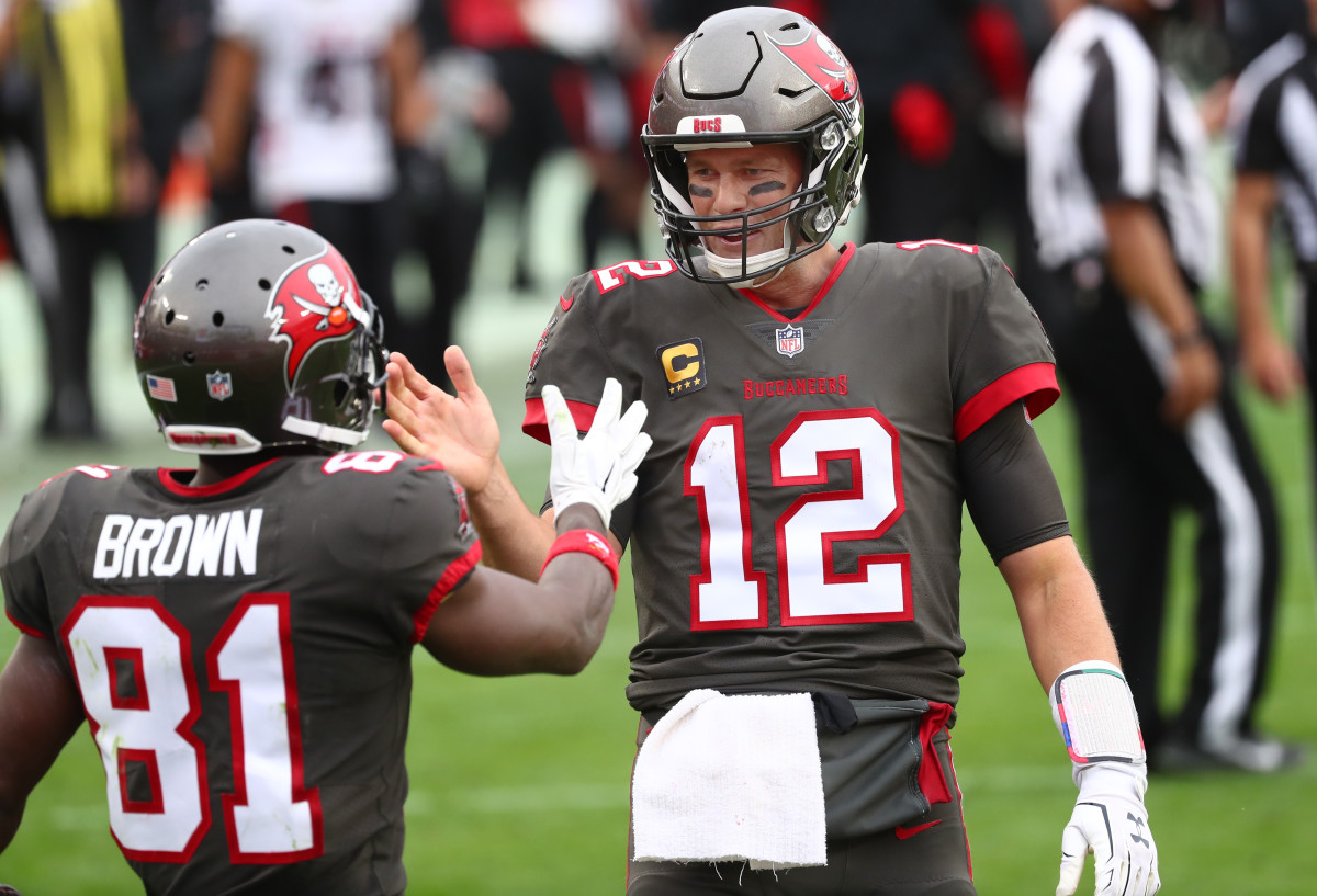 Antonio Brown Makes Unremarkable 2020 Debut With Buccaneers, Tom Brady -  CBS Boston