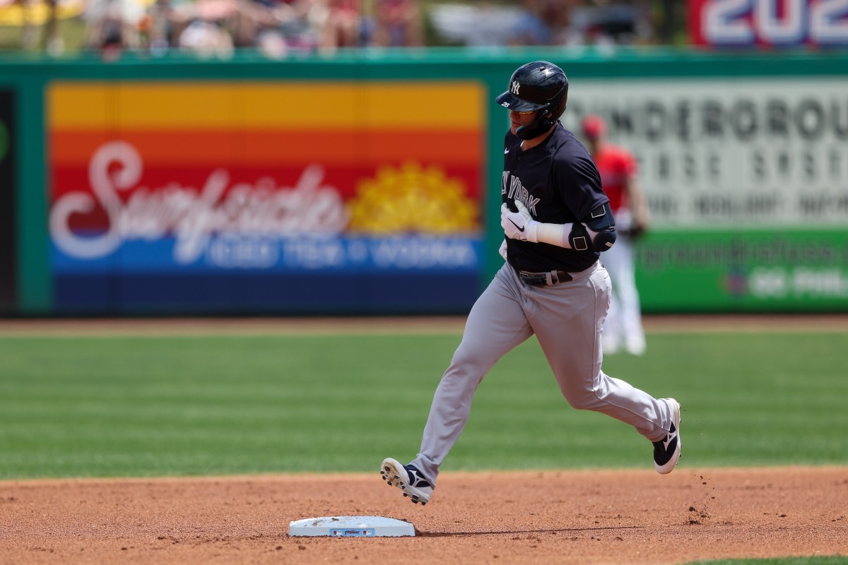 Yankees' Josh Donaldson thrown out at first after going into home