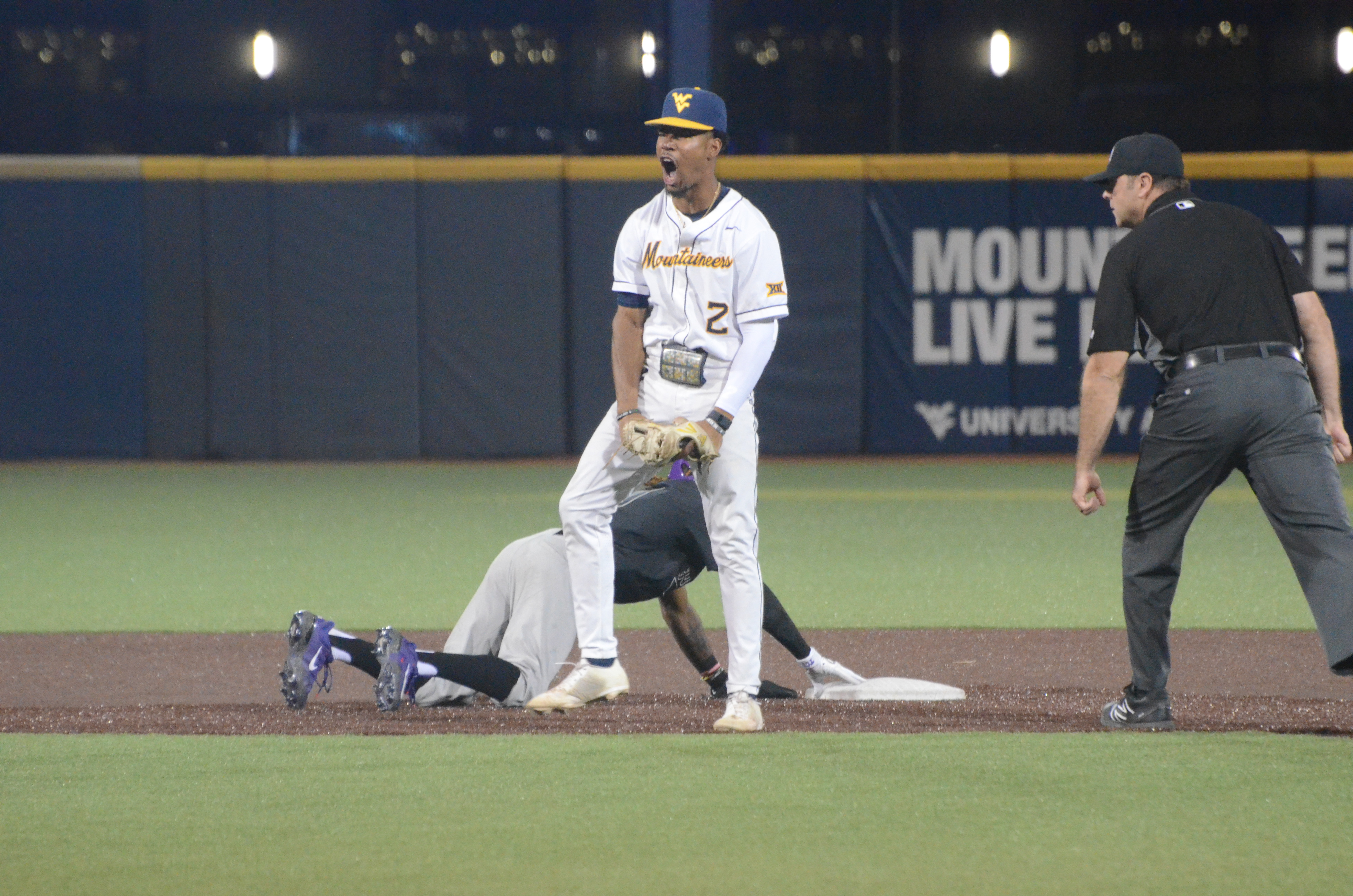 Texas hits four homers against Big 12 baseball rival Baylor