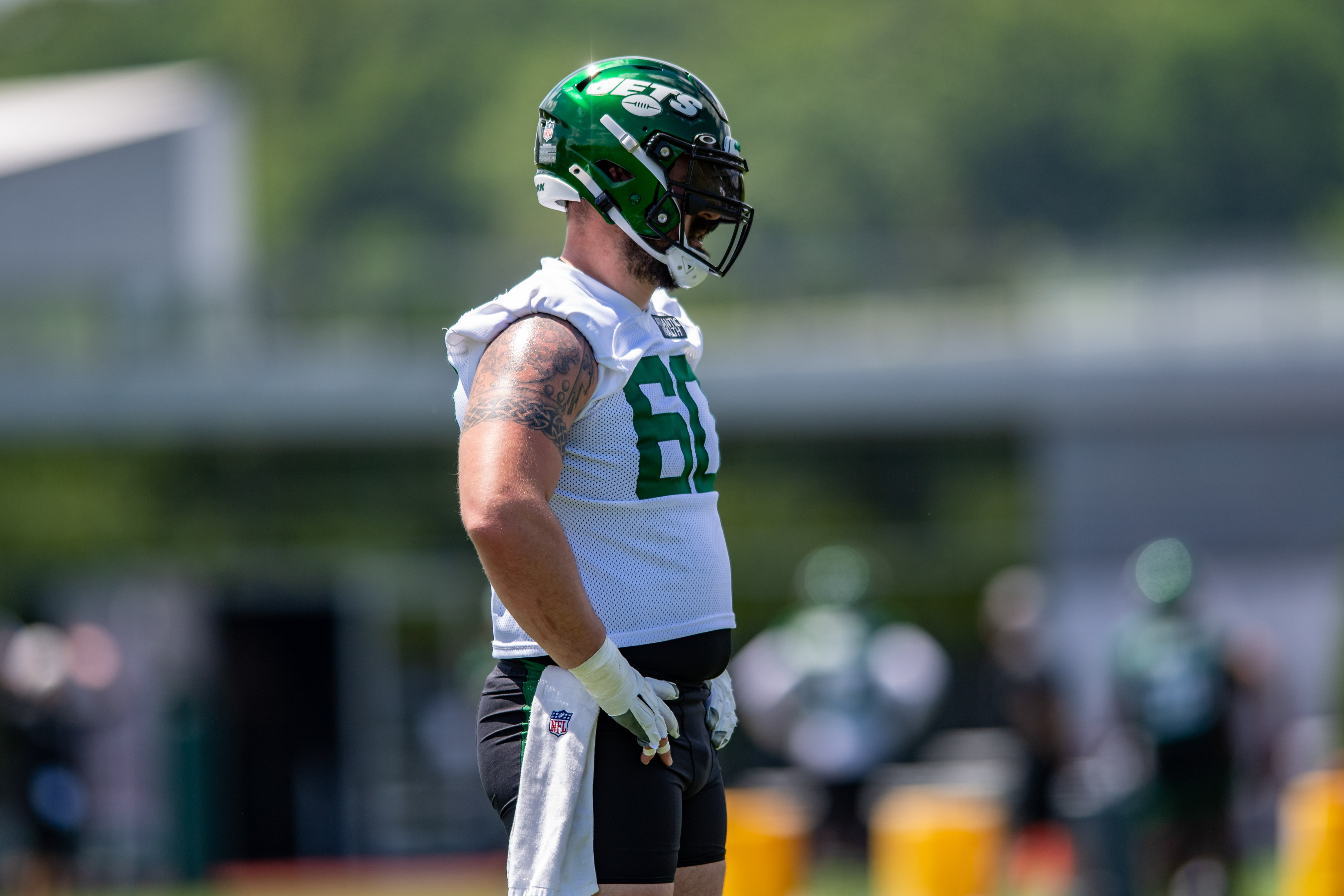 Jets address key need, re-sign center Connor McGovern